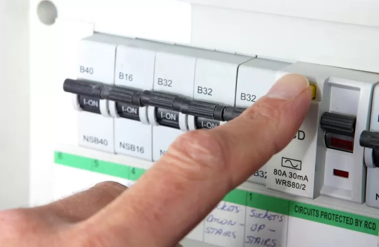 Remplacement tableau électrique défaillant au sous sol, Brignoles, Ma Gestion Électrique
