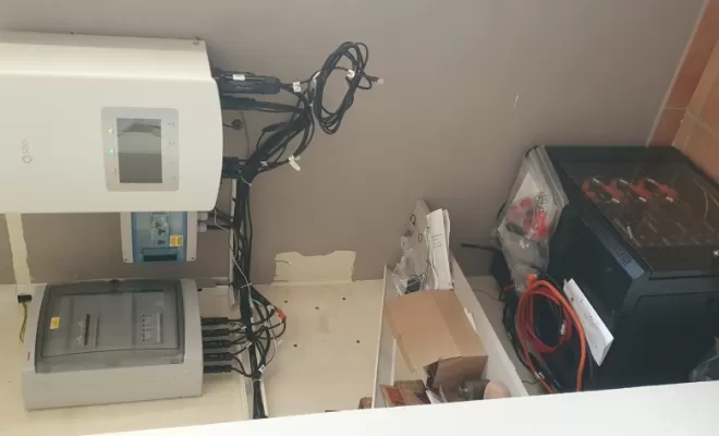Pose d'onduleur hybride SOLIS avec batteries PYLONTECH, Brignoles, Ma Gestion Électrique
